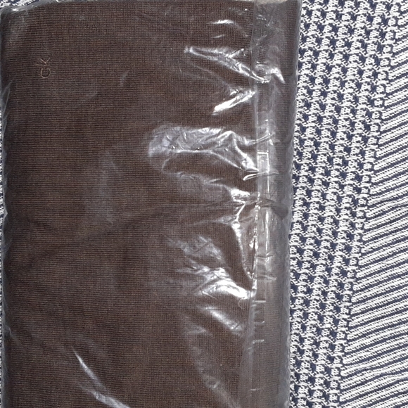Calvin Klein Extra Fine Merino Wool V Neck Sweater.NWTs In Original Packaging!!! - Picture 5 of 6